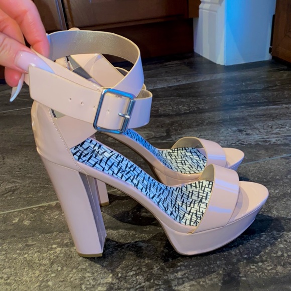 💕Blush Pink Platform Heels - Picture 5 of 7